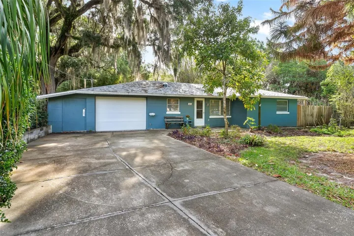366 Bay Rd, note the extra parking area & storage room to the left of garage.