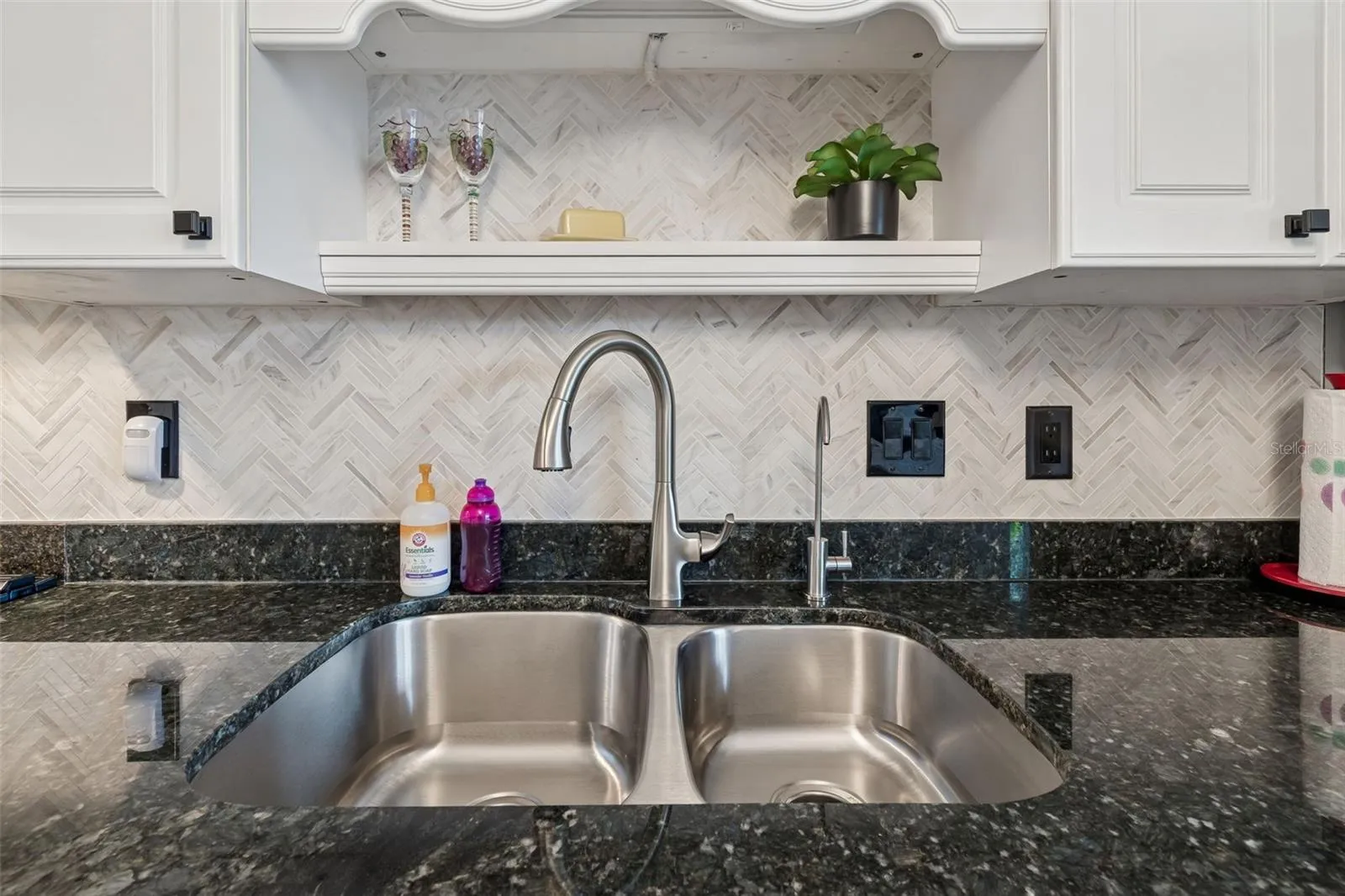 New Granite Countertops &amp; Stone Backsplash