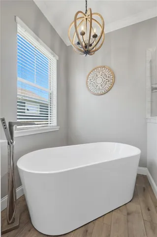 SOAKING TUB
