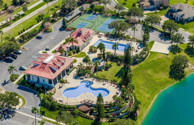 CLUBHOUSE & POOLS