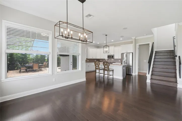 DINING SPACE THAT SEATS 10