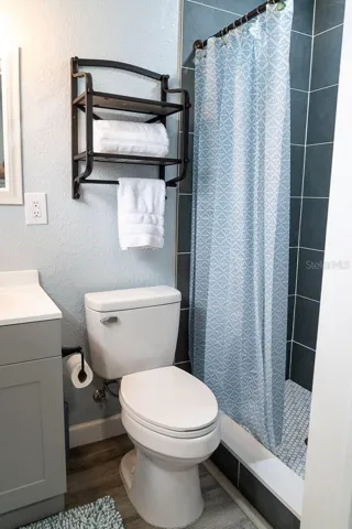 Apt B bath