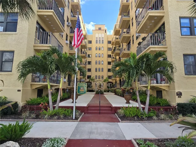 The Flori-De-Leon, built in 1926.  Centrally located in Downtown St. Petersburg.