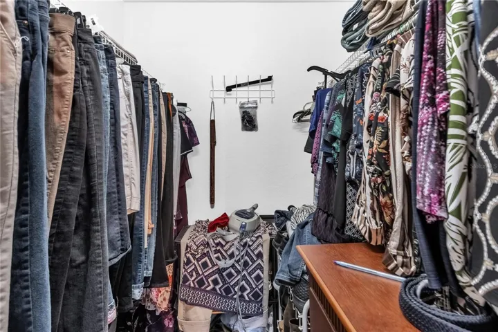 Walk in Closet Primaru suite