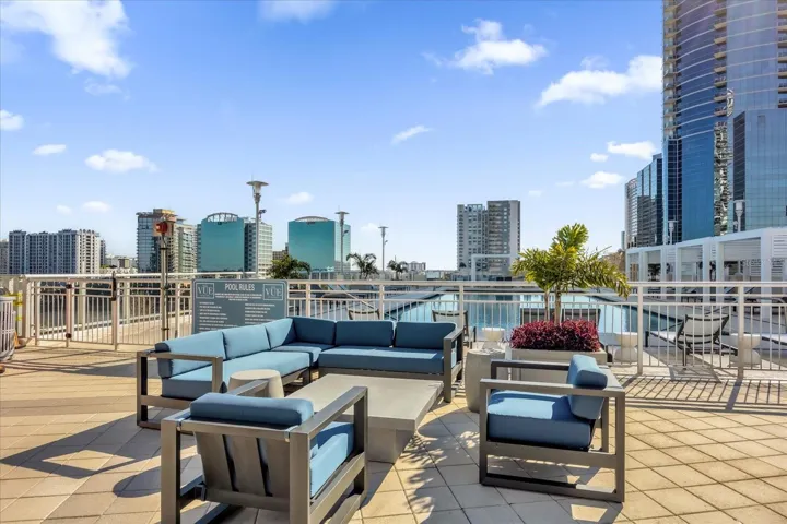 Outdoor lounge seating on the 7th floor amenity deck with city views.