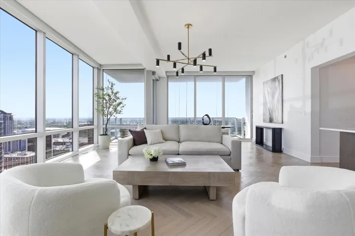 A seamless continuation of the living space reveals expansive corner glass and uninterrupted skyline views, where scale, light and clean architectural lines come into focus.