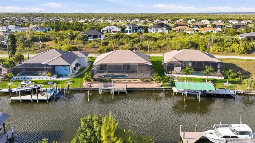 Rare Deep water canal with minutes to the lock and world class fishing