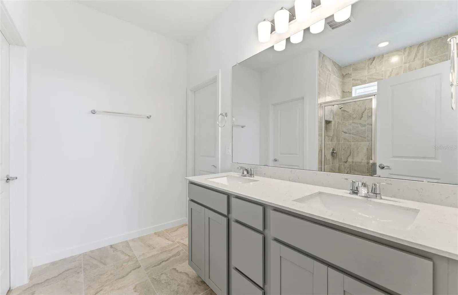 Owner's Bath w/Dual Sinks