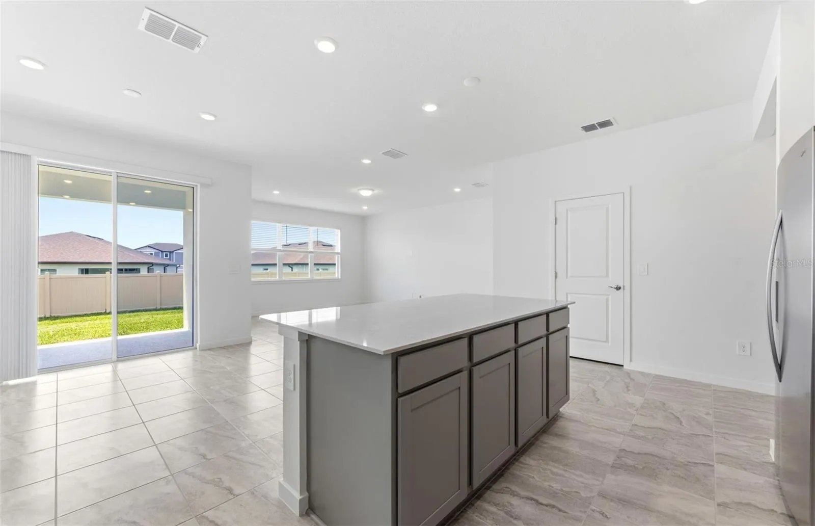 Center Island w/Storage