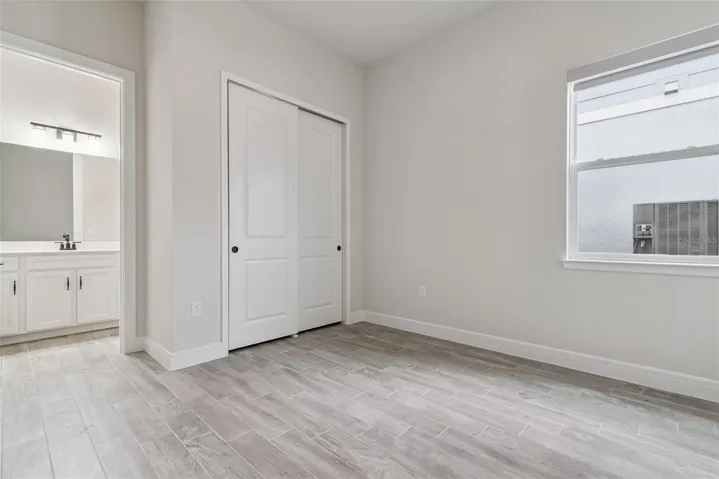 Private bedroom near garage that includes and en-suite bathroom