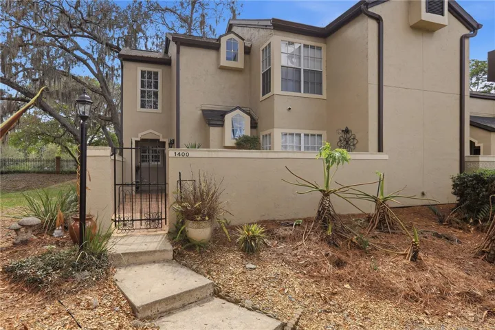 Townhome like condo in Gated Barclay Place in Lake Mary, Florida!