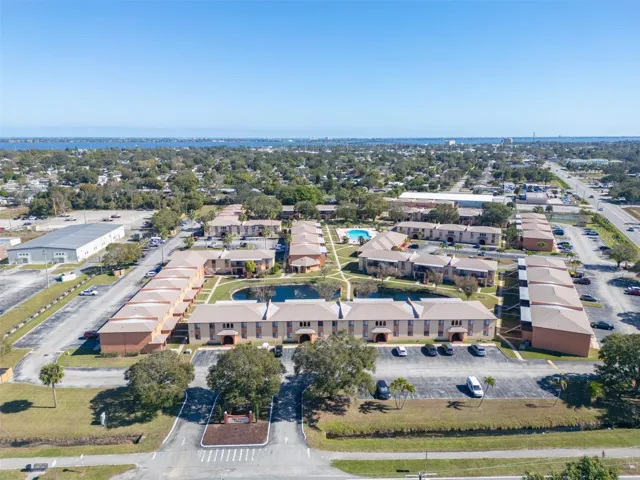 Minutes to the Eau Gallie Causeway & the Beaches