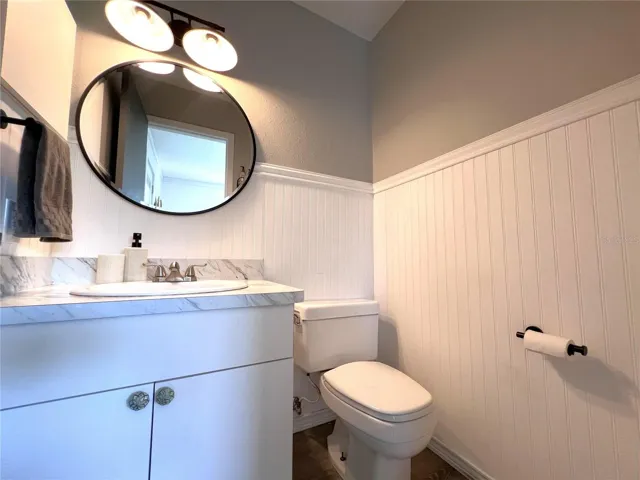 Primary ensuite 1/2 bathroom