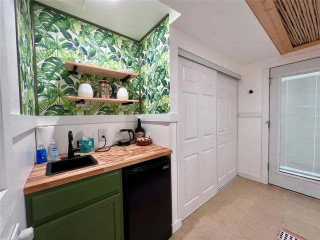 Wet bar