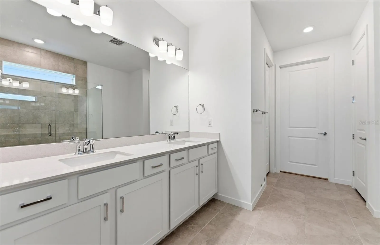 Owner's Bath w/Dual Sinks