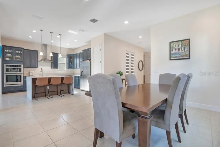 A bright and efficient Dining area makes the most of the space for everyday use.
