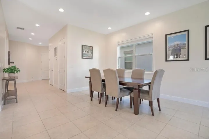 A bright and efficient Dining area makes the most of the space for everyday use.