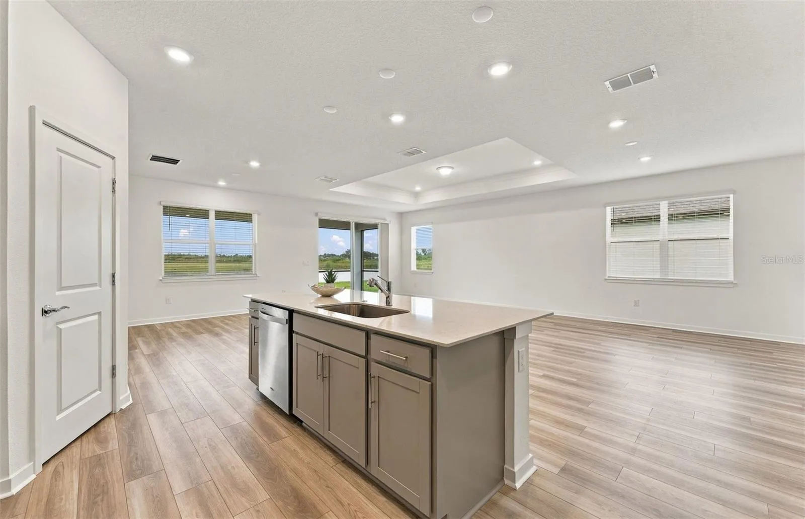 Center Island w/Storage