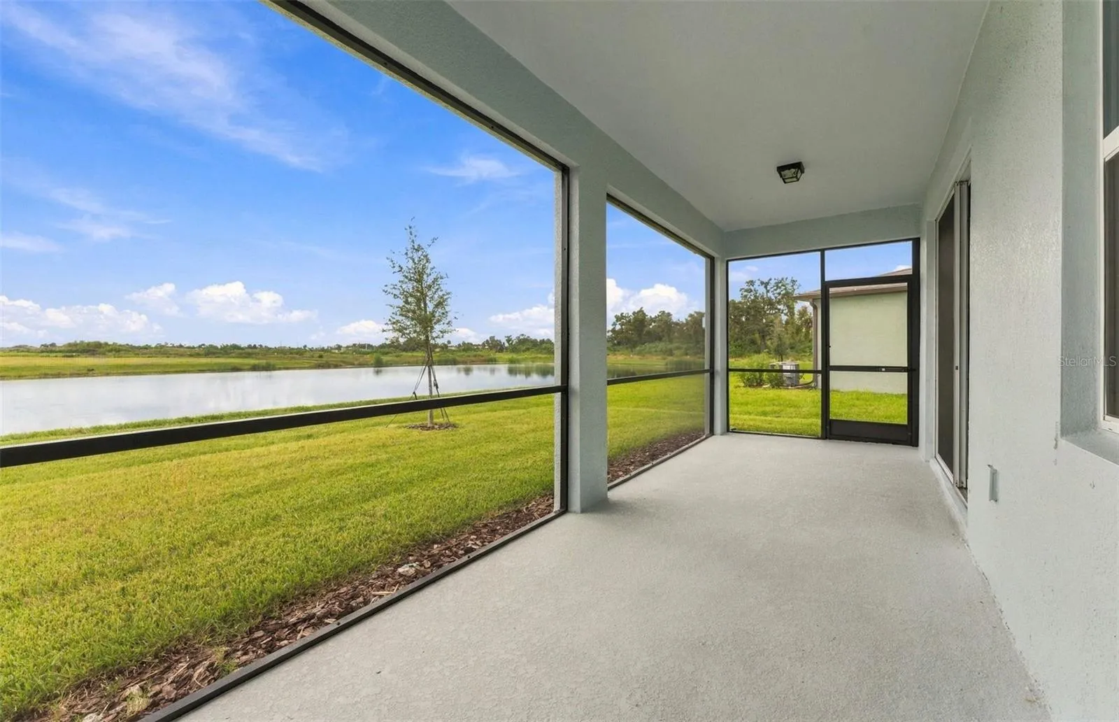 Covered Lanai w/Screen Enclosure