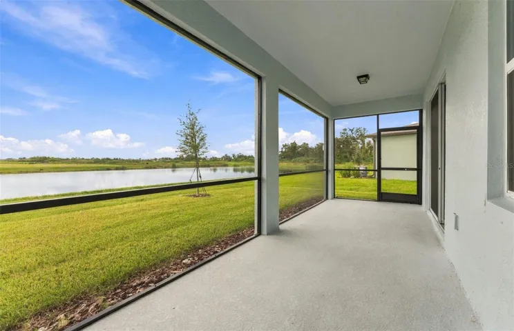 Covered Lanai w/Screen Enclosure