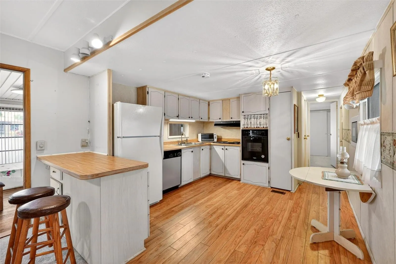 Open kitchen with breakfast bar