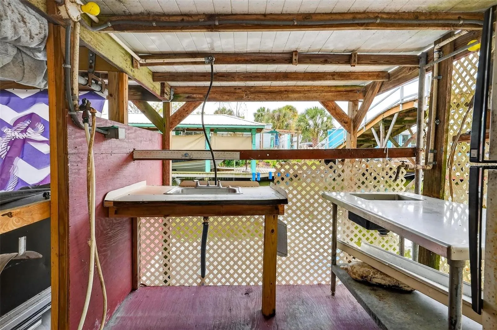 Fish cleaning station