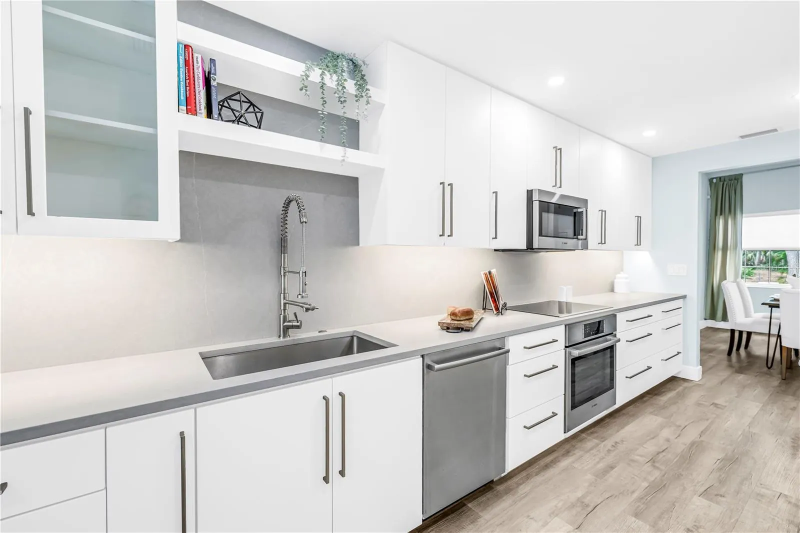 High End Bosch Series 800 Matching Appliances.  Including Induction Cooktop and Vented Exhaust