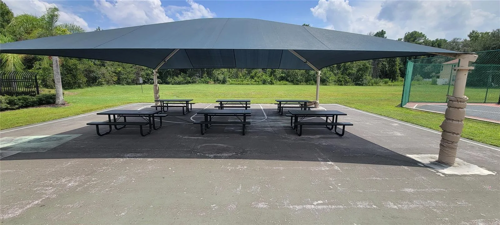 Community amenity: picnic area