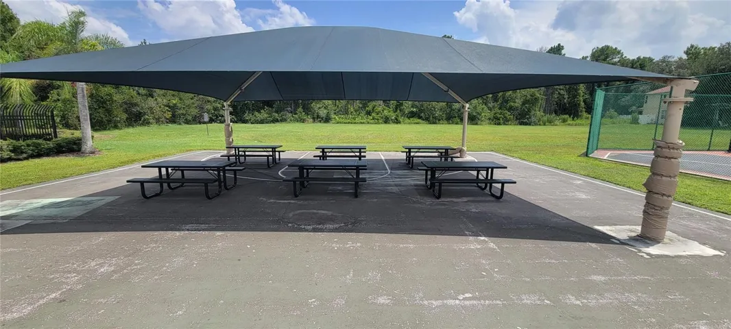 Community amenity: picnic area