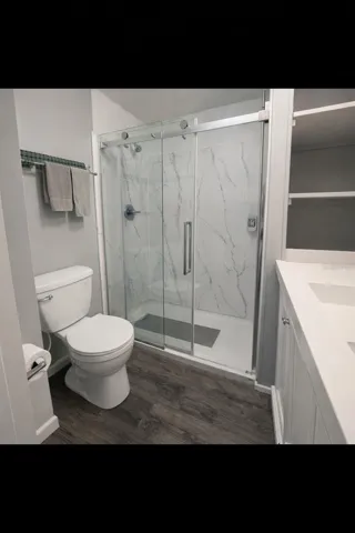 Primary Bathroom (picture virtually modified with no clutter)