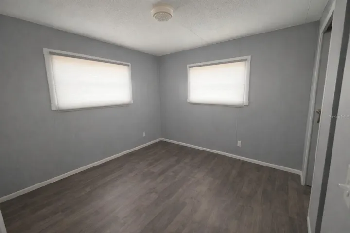 Second bedroom (picture virtually modified with no clutter)