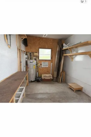 Workshop (picture virtually modified with no clutter)