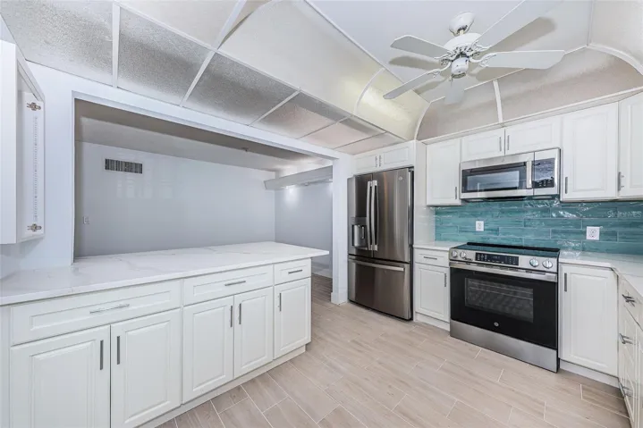 Large breakfast counter