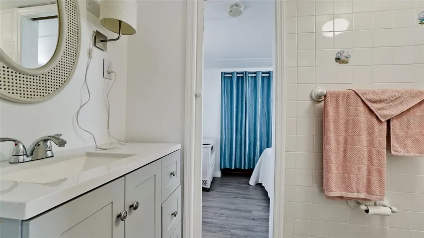 Full bath with soaking tub