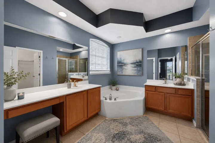 Virtually staged primary en-suite