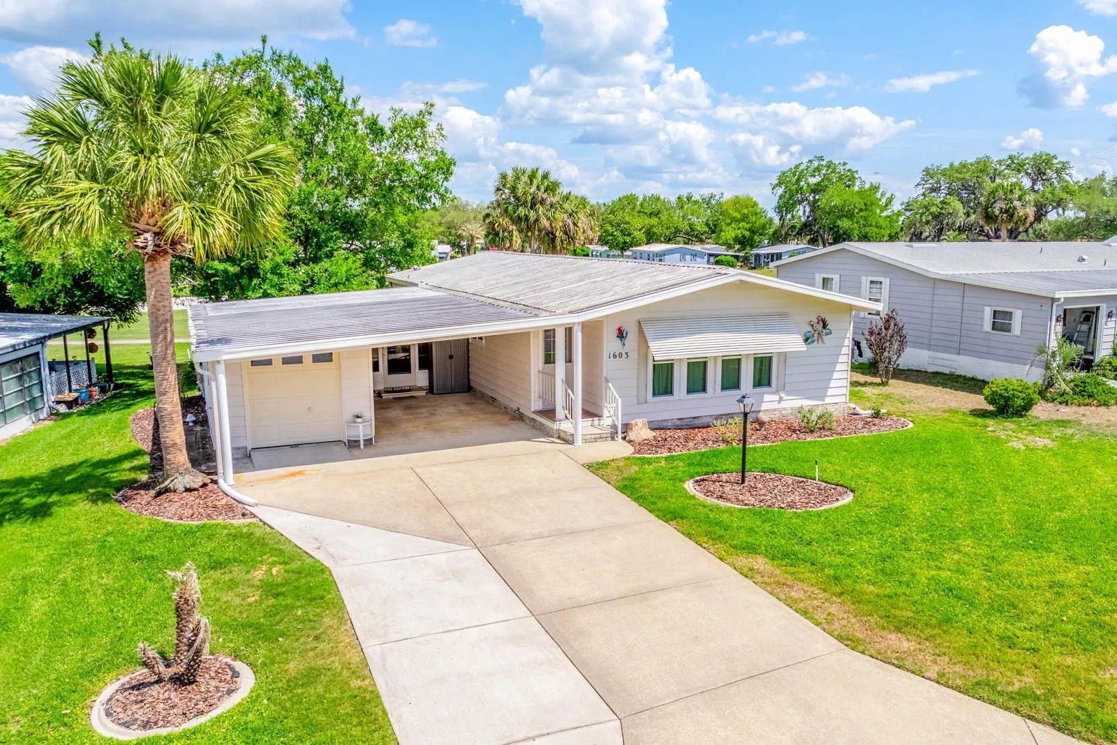Welcome to easy Florida living with GOLF COURSE VIEWS you will enjoy every single day!