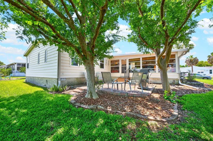Great outdoor space delivers beautiful mature trees paired with golf course views!