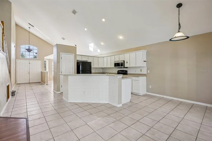 Casual dining in the kitchen.