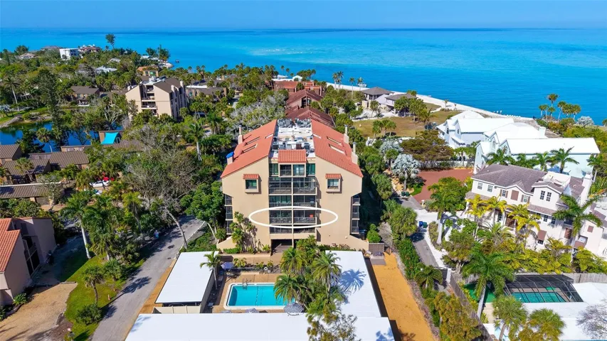 Welcome to Sandy Cove - an Old Florida Style Community on Siesta Key!