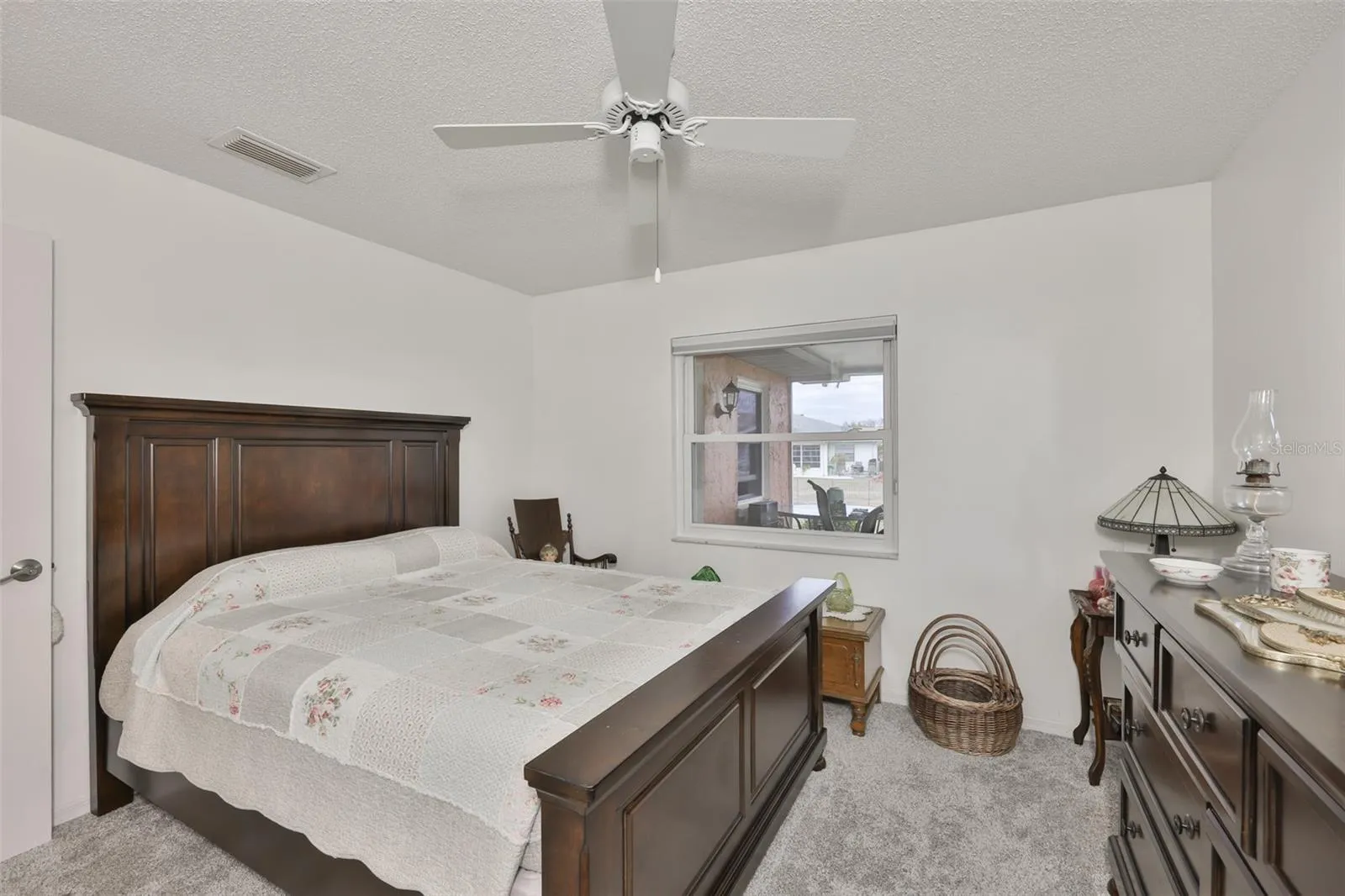 Guest Bed Room w/ En Suite Bath, Newer Carpet