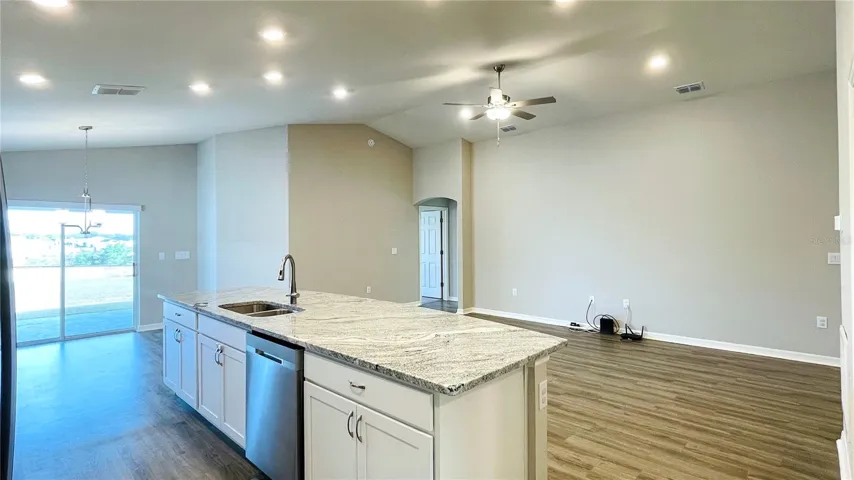 Living & Kitchen