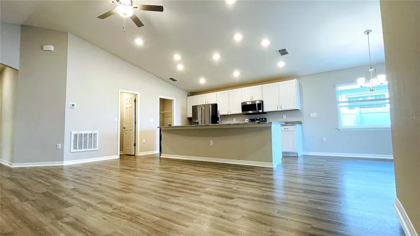 Living & Kitchen