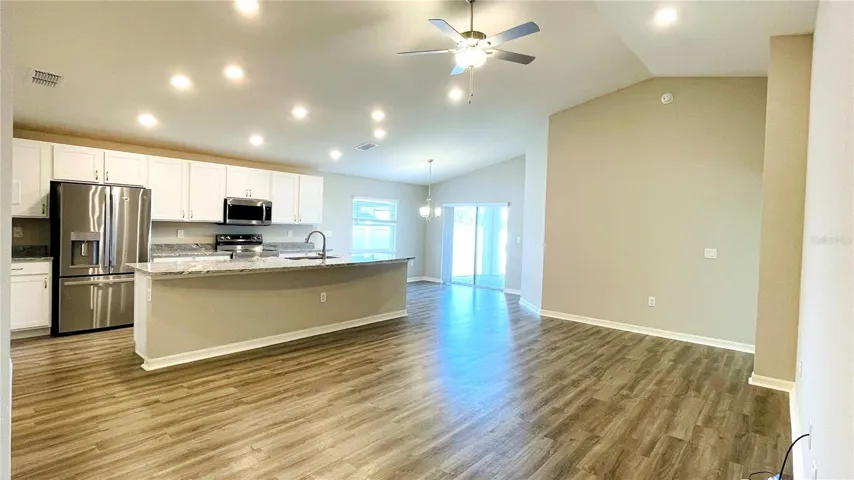 Living & Kitchen