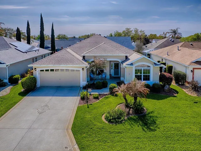 Wonderful curb appeal!