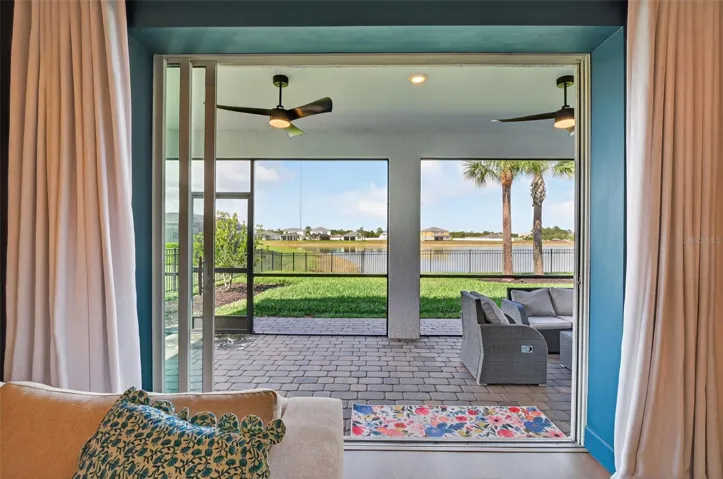 Pocket sliding doors out to large Lanai