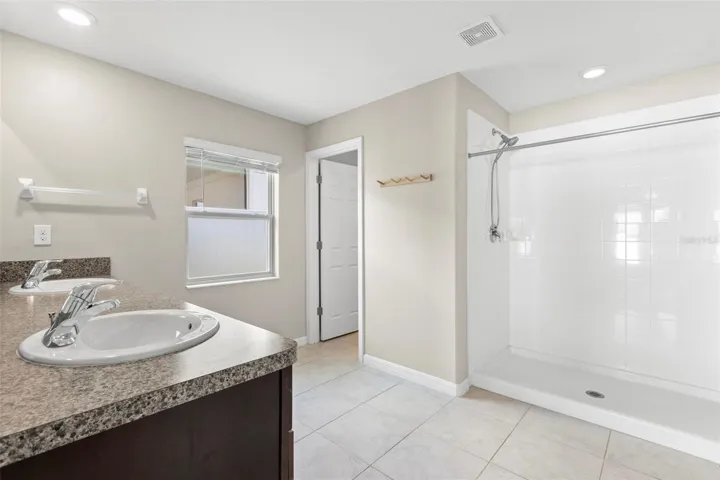 Primary En-Suite Bathroom
