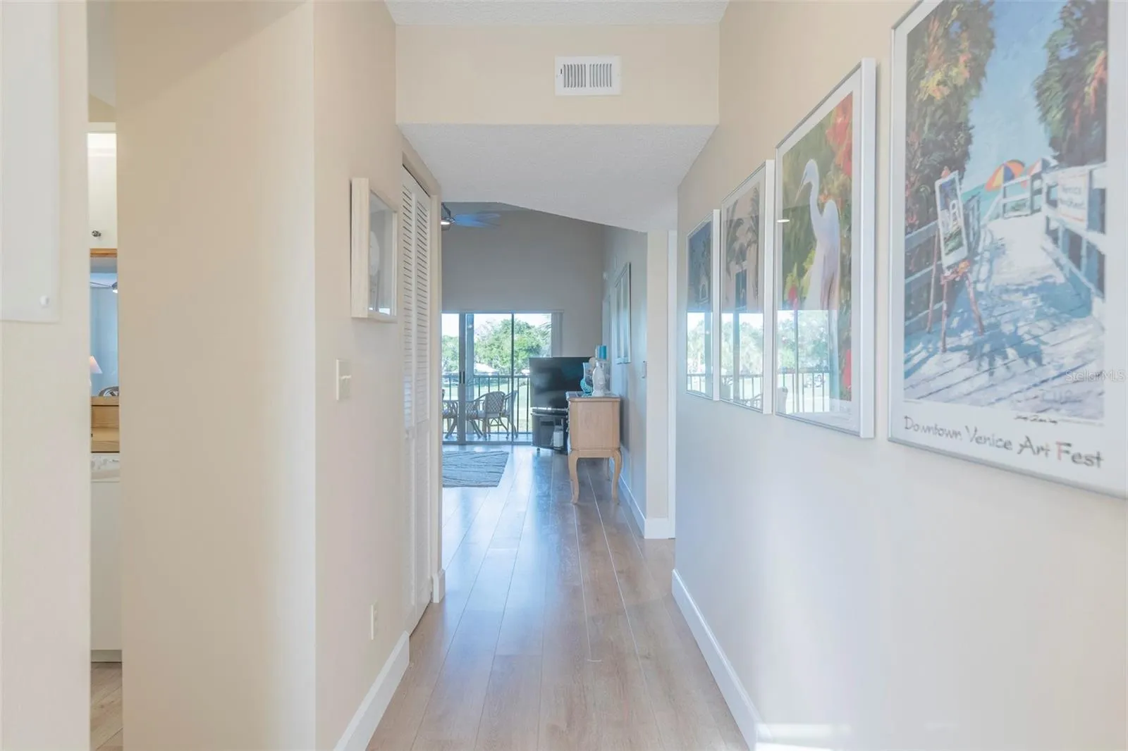 Hallway to the kitchen and living room.