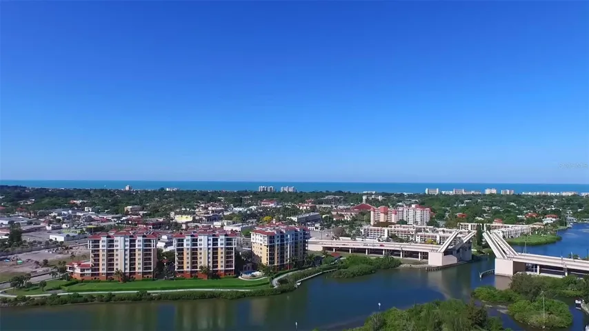 Venice Island, with its sunny beaches is just a quick (10 minute), 4 mile drive away.