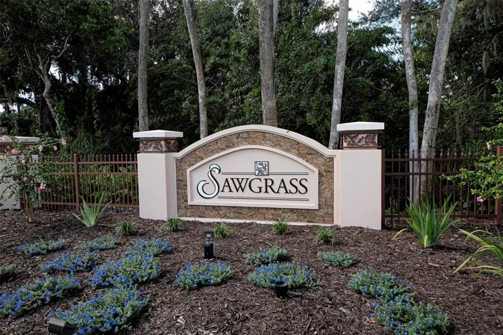 Sought after Sawgrass!  Established community with NO CDD fee and low HOA fees and an ideal location!  Minutes to charming Venice Island, close to so many conveniences, yet tucked away from the hustle and bustle.