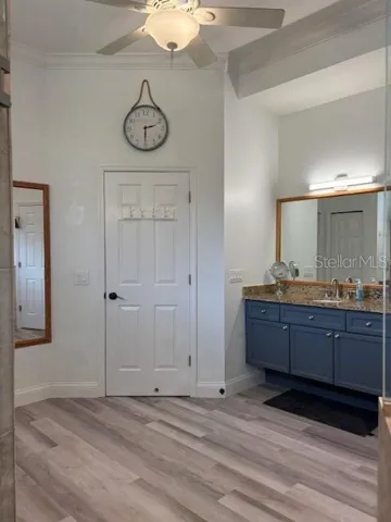 en-suite primary bathroom